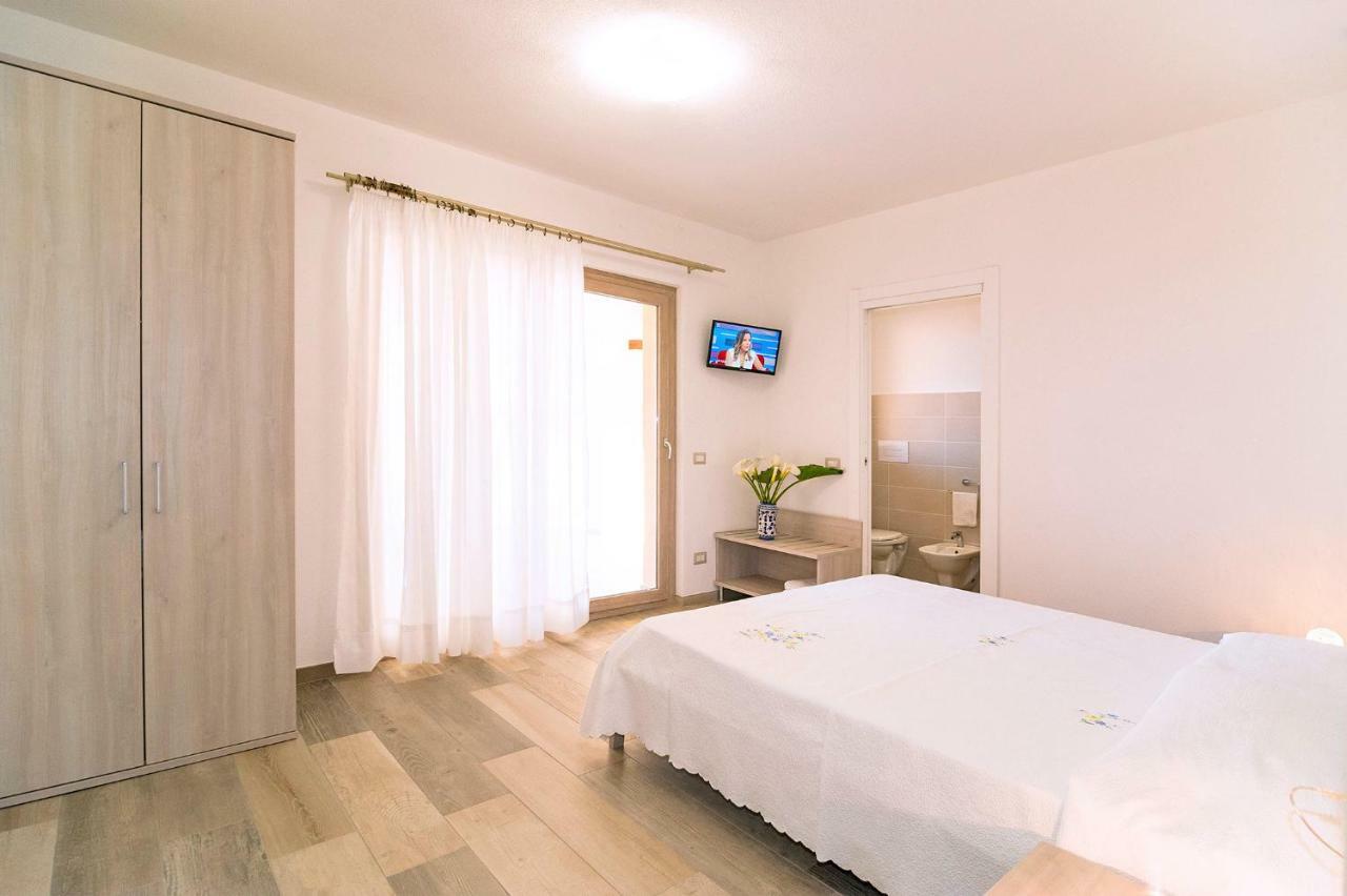 Molarotto Camere Con Angolo Cottura San Teodoro  Exterior foto
