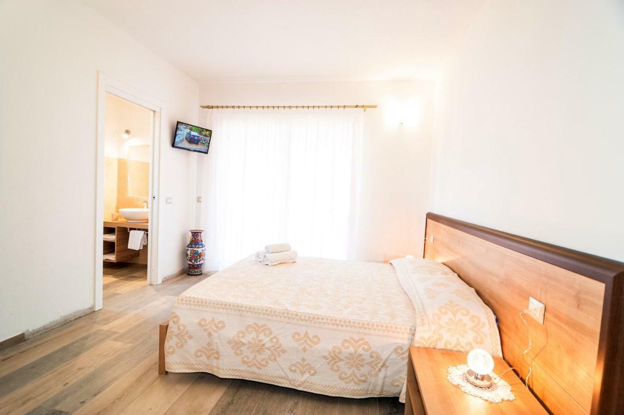 Molarotto Camere Con Angolo Cottura San Teodoro  Exterior foto